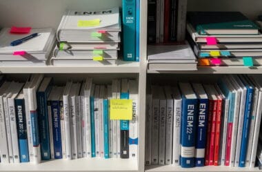Melhores Livros para Estudar para ENEM 2025: Guia de Leitura Essencial