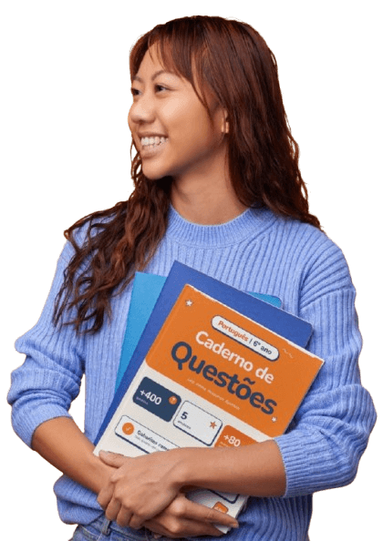 Menina estudando com o Caderno de Atividades